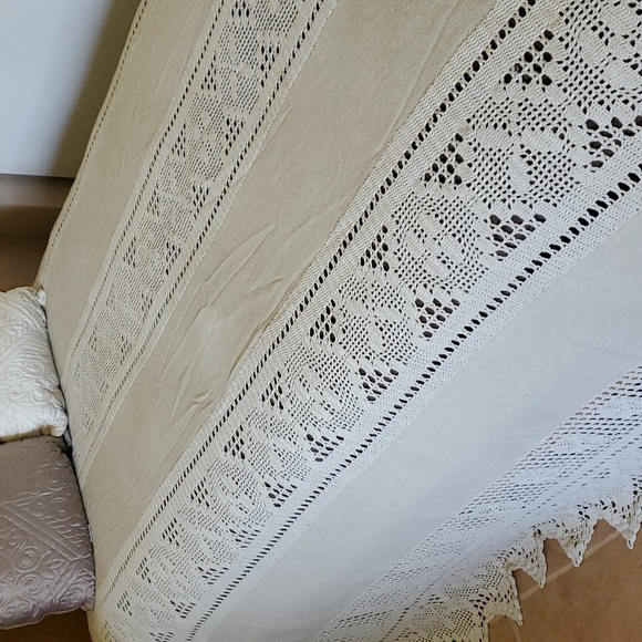 Linen and crochet vintage twin/double ecru coverlet. - Picture 3 of 6